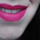 Swatch de cosmetic-madness : Velvetines Matte Lipstick, Lime Crime