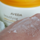 Swatch de Marie_findsgirlslike : Gommage éclat Beautifying, Aveda