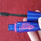Swatch de Charlotte62000 : Mascara Volum'Express The Rocket, Maybelline New York