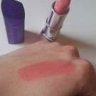 Swatch de Valentine.D : Moisture Reniew Lipstick, Rimmel london