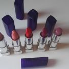 Swatch de Valentine.D : Moisture Reniew Lipstick, Rimmel london