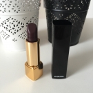 Swatch de Lisalmbrt : ROUGE ALLURE Velvet - Le Rouge Velours Lumineux, Chanel