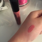 Swatch de Lisalmbrt : Liquid Suede Rouge à Lèvres Crème, NYX