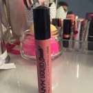 Swatch de Lisalmbrt : Liquid Suede Rouge à Lèvres Crème, NYX