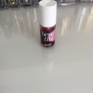 Swatch de Lisalmbrt : Benetint Blush Liquide Joues et Lèvres, Benefit Cosmetics