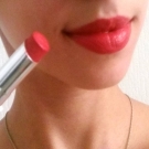 Swatch de Sofia : Rouge demi-mat, UNE Natural beauty