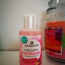 Swatch de Diana74 : Nail hardening nailpolish remover, Essence