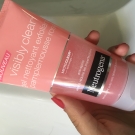 Swatch de Imanedich : Gel Nettoyant Exfoliant Pamplemousse Rose, Neutrogena