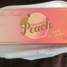 Swatch de Chocolateconchurros : Sweet Peach Palette de fards à paupières, Too Faced