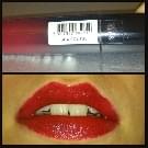 Swatch de Marilysimplicity : Show Off Laque à Lèvres  - Apocalips, Rimmel London