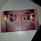 Swatch de xVicky : The New Nude Palette - Palette de fards à paupières, Huda Beauty