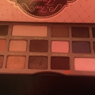 Swatch de xVicky : Chocolate bar - Palette de fards à paupières, Too Faced