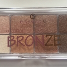 Swatch de xVicky : All About Eyeshadow Palette, Essence