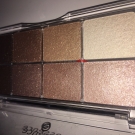 Swatch de xVicky : All About Eyeshadow Palette, Essence