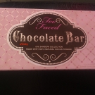 Swatch de xVicky : Chocolate bar - Palette de fards à paupières, Too Faced