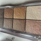Swatch de xVicky : All About Eyeshadow Palette, Essence