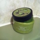 Swatch de juste lili : Gommage Corporel Olive, The Body Shop