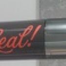 Swatch de katniss59 : They're Real! - Mascara volumateur et allongeant, Benefit Cosmetics
