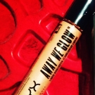 Swatch de Testeuse beaute party  : Away We Glow - Illuminateur de Teint Liquide, NYX