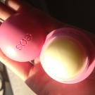 Swatch de Ilana : Baume à Lèvres Smoothie Sphere Lip Balm, Eos