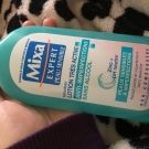 Swatch de SaraKdr : Lotion Très Active Sans Alcool - Anti-imperfections de Mixa, Mixa