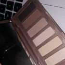 Swatch de Dounia- : Naked Basics Palette de fards à paupières, Urban Decay