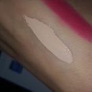 Swatch de Dounia- : Anticernes haute couvrance - Fini naturel, Sephora