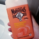 Swatch de Mlletoutsimplement : Gel douche extra doux, pêche blanche & nectarine, Le Petit Marseillais