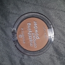 Swatch de Liliyana.r : Mattifying compact powder, Essence