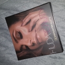 Swatch de Liliyana.r : 3D Highlighter Palette Palette d'enlumineurs, Huda Beauty