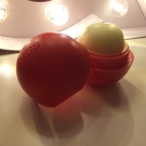 Swatch de Garancebdy : Baume à Lèvres Smoothie Sphere Lip Balm, Eos