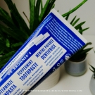 Swatch de des p'tits bonheurs de filles : Dentifrice menthe poivrée, Dr Bronner's