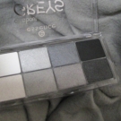 Swatch de OUMMMI : All About Eyeshadow Palette, Essence