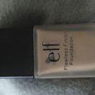 Swatch de OUMMMI : Fond de Teint « zéro défaut », Eyeslipsface