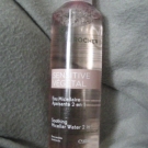 Swatch de OUMMMI : Eau Micellaire Apaisante 2 en 1 - Sensitive Végétal, Yves Rocher