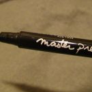 Swatch de OUMMMI : Master Precise Liquid Eyeliner, Maybelline New York