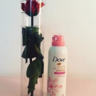 Swatch de Glycine : Mousse de douche Surgras de Dove, Dove