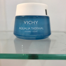 Swatch de Glycine : Aqualia Thermal Crème Légère, Vichy