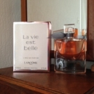 Swatch de Glycine : La Vie est Belle Eau de parfum, Lancôme