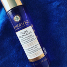 Swatch de Glycine : Essence Botanique Défatiguante yeux et cils - Aqua Hypnotica, Sanoflore