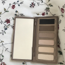 Swatch de Griset : Naked Basics Palette de fards à paupières, Urban Decay