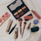 Swatch de zahia maz : Shade Light Contour Palette - Palette contour visage, Kat Von D