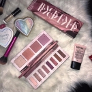 Swatch de zahia maz : I Heart Makeup Blushing Hearts, Makeup Revolution