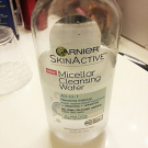 Swatch de zahia maz : Solution Micellaire Tout en 1 Pure Active, Garnier