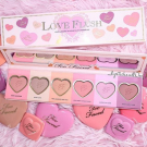 Swatch de zahia maz : Love Flush Blush Set, Too Faced
