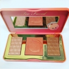 Swatch de zahia maz : Sweet Peach Glow Kit - Trio Glow, Too Faced