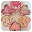 Swatch de zahia maz : I Heart Makeup Blushing Hearts, Makeup Revolution