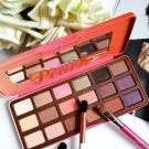 Swatch de zahia maz : Sweet Peach Palette de fards à paupières, Too Faced