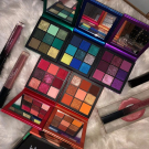 Swatch de zahia maz : Essentials Eye Palette - Palettes d'ombres à paupières, Huda Beauty