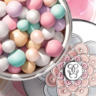 Swatch de zahia maz : Météorites Perles Poudre Lumière, Guerlain